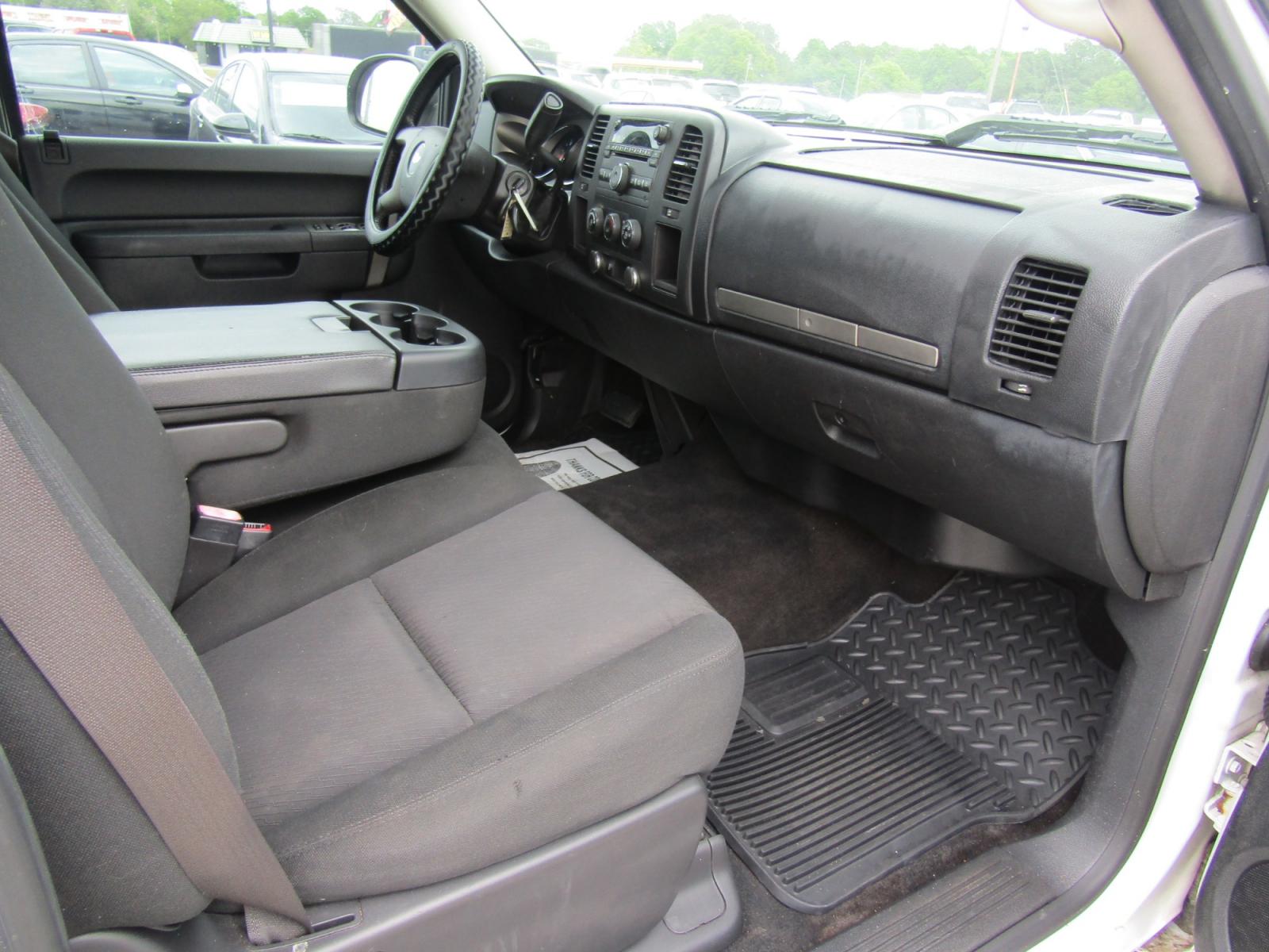 2013 White /Gray Chevrolet Silverado 1500 LT Crew Cab 2WD (3GCPCSEA8DG) with an 4.8L V8 OHV 16V engine, Automatic transmission, located at 15016 S Hwy 231, Midland City, AL, 36350, (334) 983-3001, 31.306210, -85.495277 - Photo #9